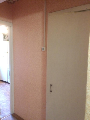 Сдается 2-комнатная квартира на втором этаже с балконом по адресу: г. Иркутск, ул. 30 Дивизии, д. 2.