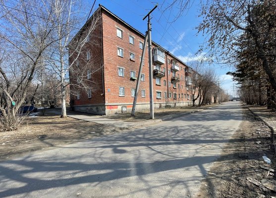 Продаётся 3-комнатная квартира на первом этаже по адресу: г. Иркутск, ул. Геологов, д. 30